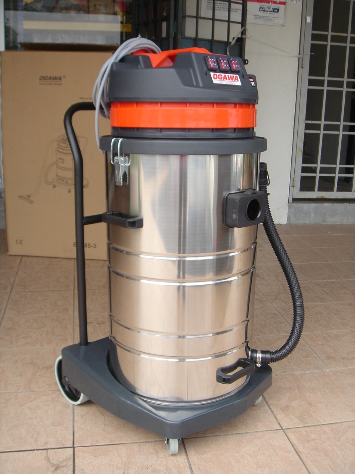Systema BF-585-3 Stainless Steel Industrial Vacuum Cleaner - Click Image to Close